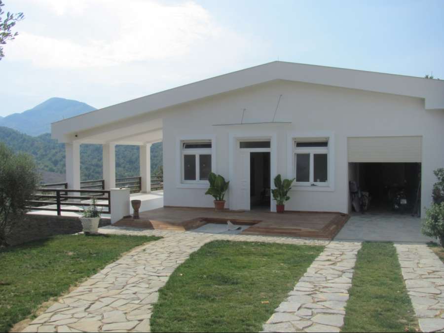 bardzo dobrze urządzony dom z pięknym ogrodem do wynajęcia w Tiranie Albanię
